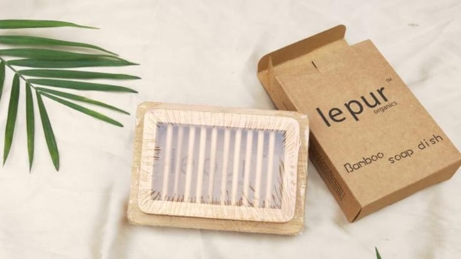 LepurOrganics's tweet photo. Wooden Soap Dish now available! water friendly, and keeps your soap and your shampoo bars dry even better! 🎋🧼🚿
So order Now: https://t.co/ORzPXrp4HR
WhatsApp: https://t.co/IBfr4rlsEP
#OrganicSkincare #bamboosoapdish #sustainablebathroom #shampoobartray #soaptray https://t.co/08DyLbYFpQ