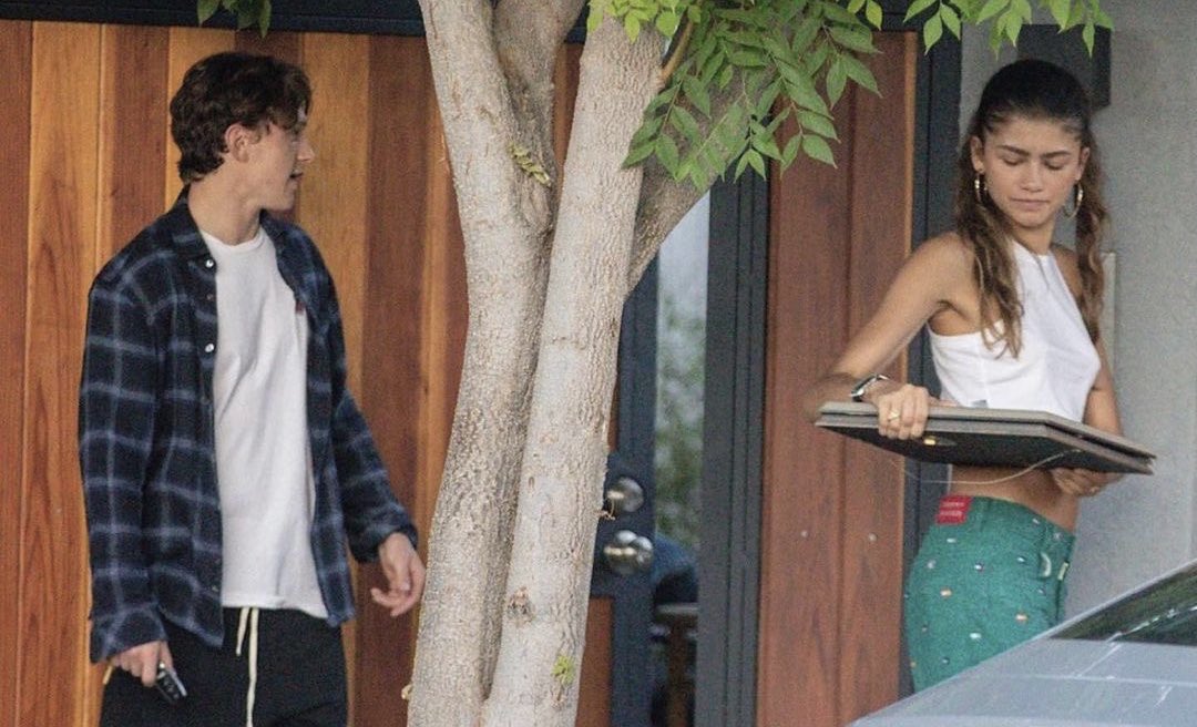 scofijeld's tweet photo. TOM HOLLAND AND ZENDAYA ARE THE BEST COUPLE BREATHE IF YOU AGREE https://t.co/DqpYg0tE8d
