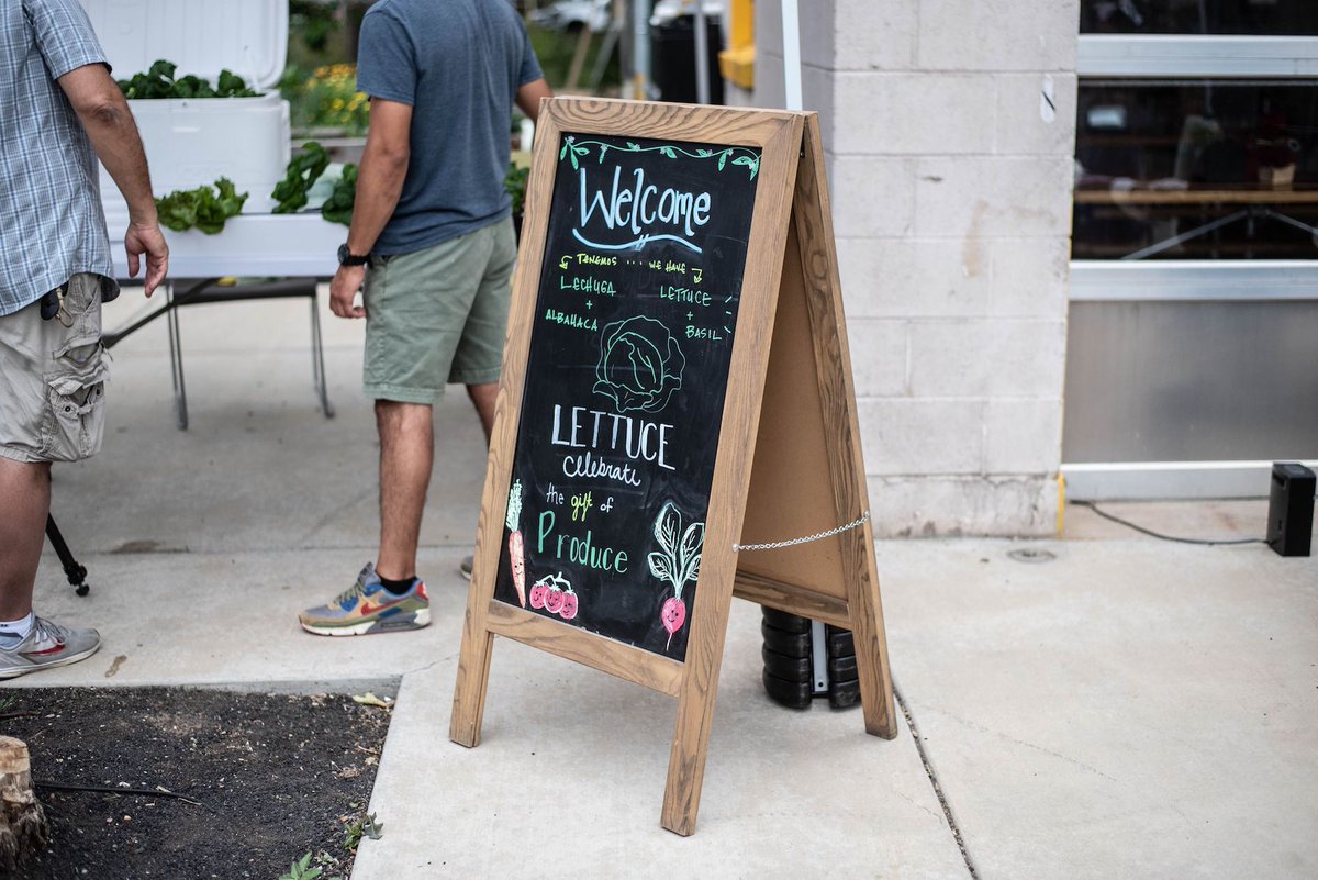 MetroCaring's tweet photo. The Globeville Community Farmers Market’s pay-what-you-can model encourages community economic support while maintaining affordable accessibility to fresh, seasonal local produce and other pantry essentials. #globeville #farmersmarket #wearemetrocaring https://t.co/Bukan3RNf9 https://t.co/3kCfeUlp3r