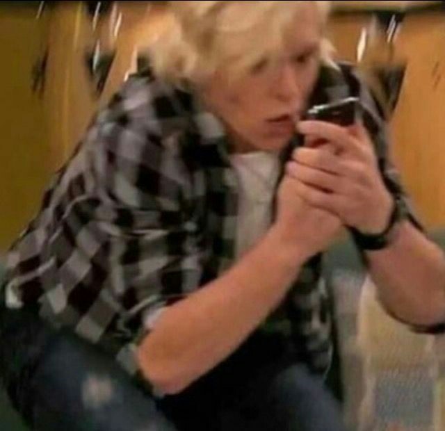 LHCL_4416's tweet photo. me when I saw the Tom and Zendaya pictures https://t.co/sSPgGGW0a9