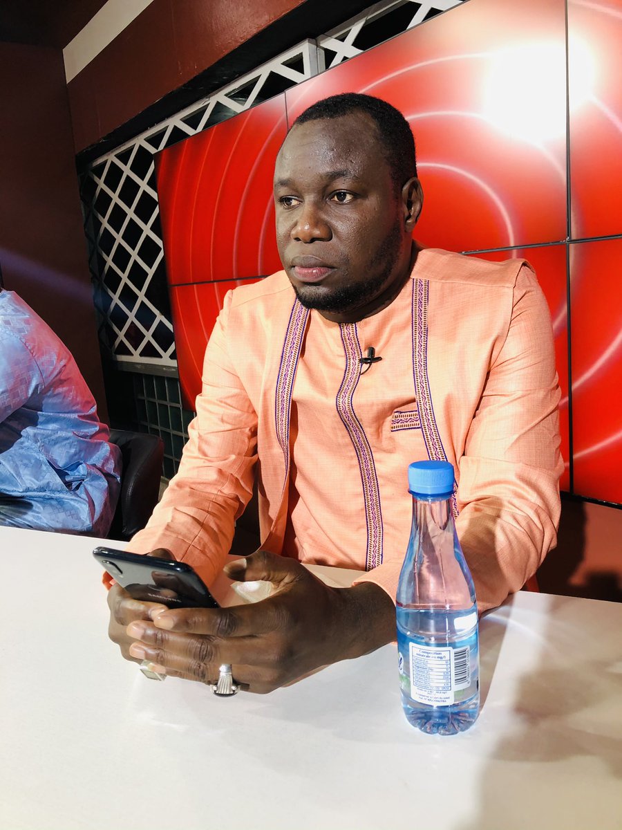 2stvsenegal's tweet photo. 📍#TOUTESTLA C’EST TOUT DE SUITE ET EN DIRECT AVEC #ARAMTOURE À LA PRÉSENTATION !!! https://t.co/PP0gWdN6rJ