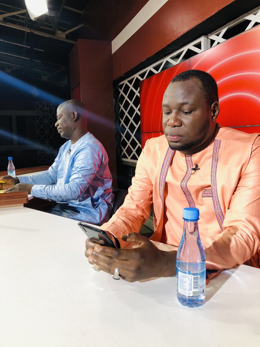 2stvsenegal's tweet photo. 📍#TOUTESTLA C’EST TOUT DE SUITE ET EN DIRECT AVEC #ARAMTOURE À LA PRÉSENTATION !!! https://t.co/PP0gWdN6rJ