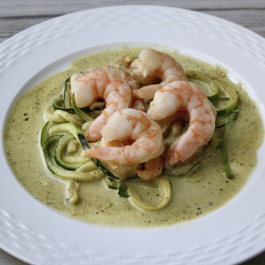 FarmToFit's tweet image. Aren’t these the most elegantly dressed zoodles you ever did see? 😍
 
Tonight’s #fancyfriday dinner is officially brought to you by this #Keto White Wine Poblano Shrimp. Sherry-based roasted poblano cream coats freshly-made zoodles 🥒 &amp;amp; is topped with perfectly pink shrimp 🍤.