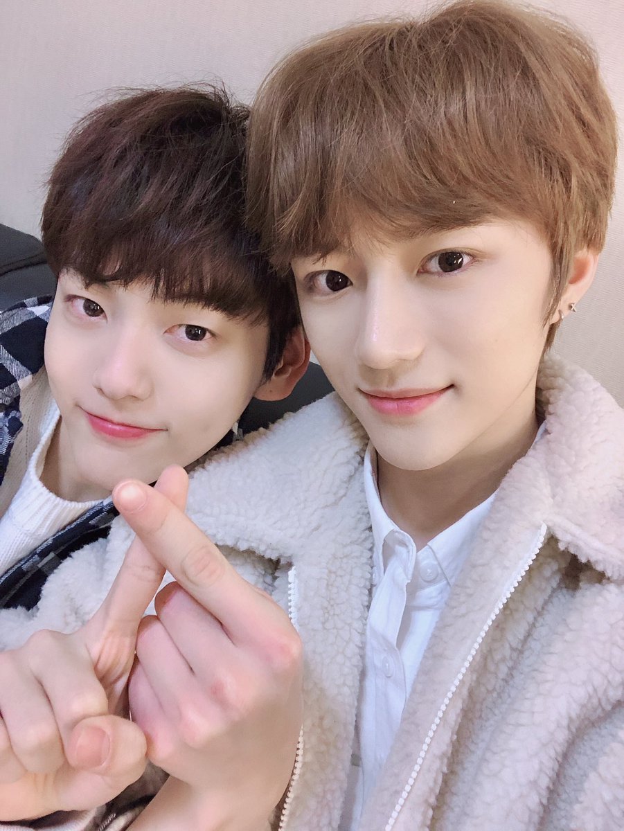 Trustxtogether's tweet photo. ❏ 𝕆𝕟𝕖 𝙙𝙧𝙚𝙖𝙢! 👑 𝖶𝖾 𝖺𝗋𝖾, 𝙏𝙧𝙪𝙨𝙩 𝙭 𝙏𝙤𝙜𝙚𝙩𝙝𝙚𝙧.࿐ (𝘂𝗽)dαte 𝖾𝗏𝖾𝗇𝗍𝗌:
Mako y Mitch fueron los que salieron de la casita para ir directamente al #𝟮𝗣𝗠3CB porque están emocionados de poder escuchar finalmente #𝟮𝗣𝗠_WHITHOUTU. 🤩 https://t.co/Bv0FlsPtyG