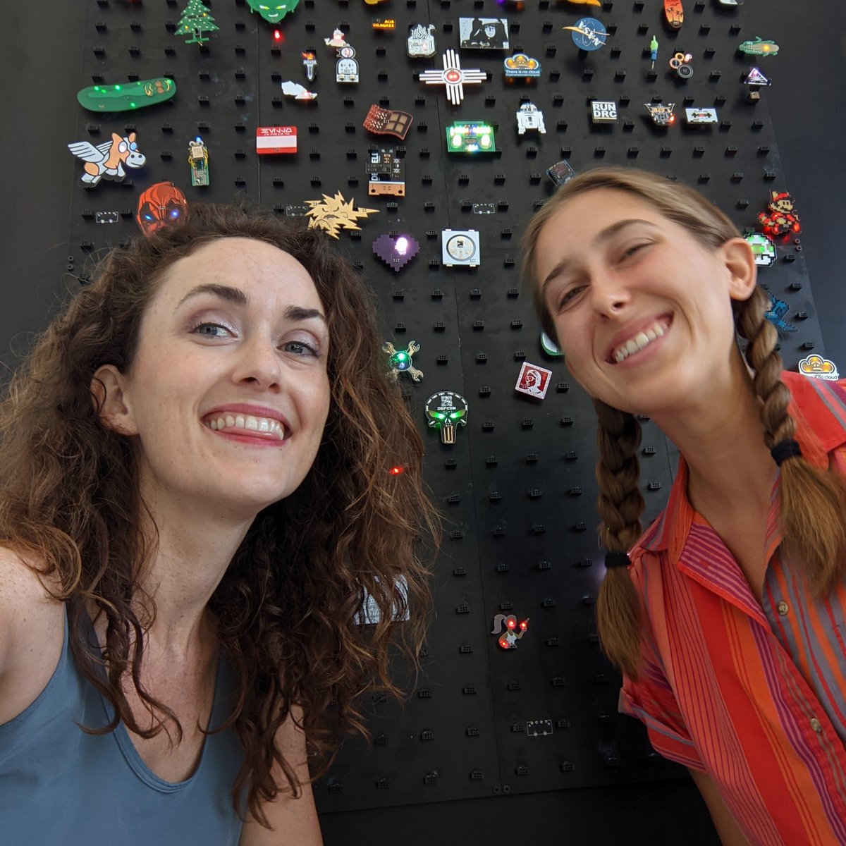 helenleigh's tweet photo. Hardware hackers in LA 🤖☀️

I'm hanging out with @majentastrong at the Supplyframe/Hackaday DesignLab over the next few days to share knowledge about materials, experiment with electronics, plan future events and make a whole bunch of cool stuff. Hack the planet! https://t.co/eGWLbHNBgk