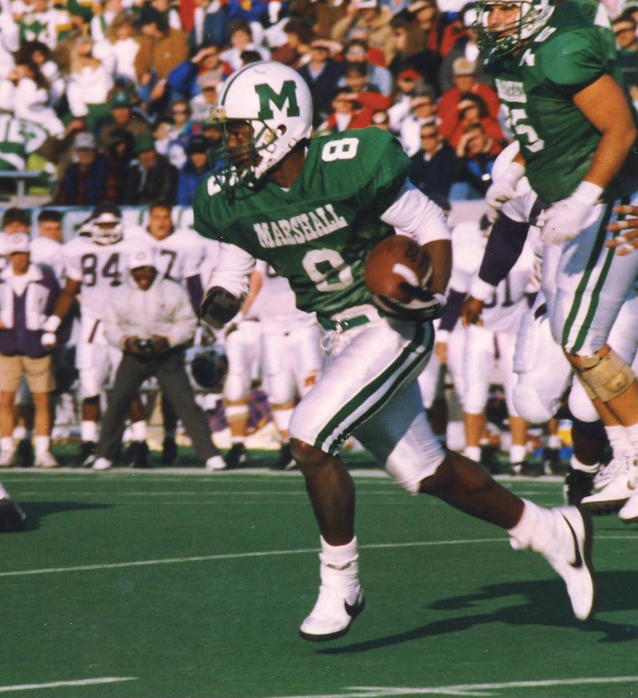 Happy Birthday to former Marshall Legend and 3 time super bowl champion Troy Brown! 