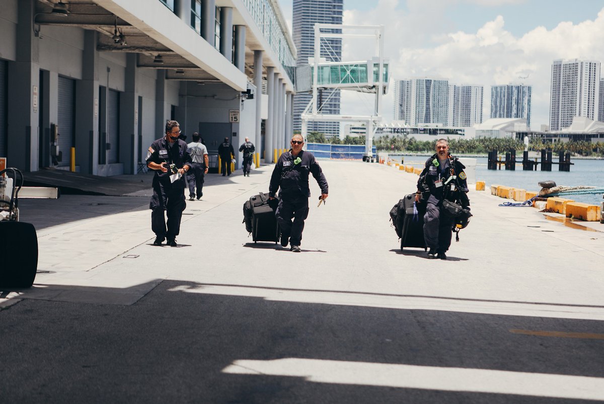 RoyalCaribPR's tweet photo. About 600 emergency workers assisting in search and rescue efforts at Surfside condo collapse will be provided housing, hot meals, laundry services, WI-FI on @RoyalCaribbean's #ExploreroftheSeas through the next month. https://t.co/otb9gHHQ00