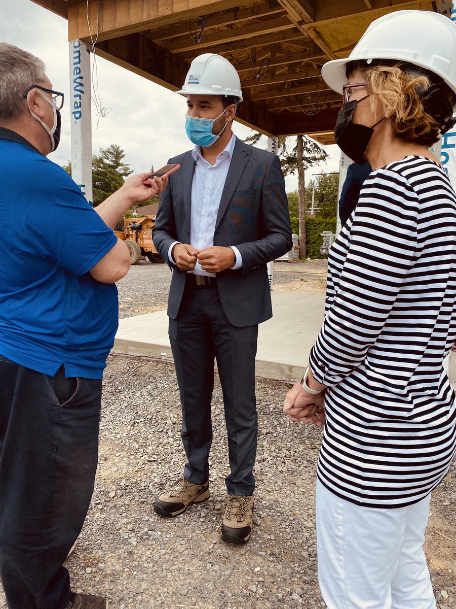 Sur la route! J’ai eu l’occasion d’inaugurer un nouveau #CPE de 65 places à Brigham, aujourd’hui, et de visiter avec <a href="/LavalleLise/">Lise Lavallée</a> le chantier d’un autre de 80 places à Repentigny. Deux projets relancés par votre gouvernement. On continue le travail! On va y arriver! #polqc