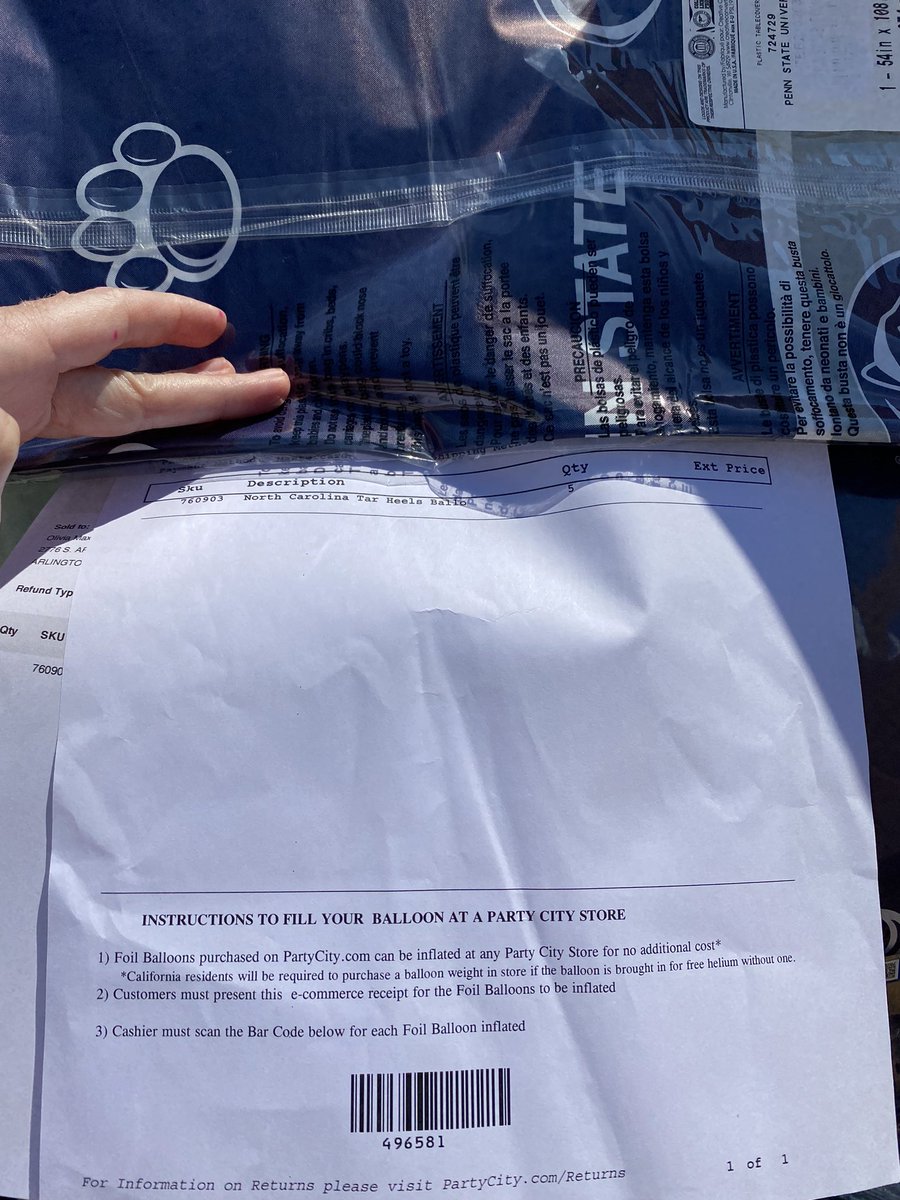 gldnandthecity's tweet photo. @PartyCity ordered some Tar Heel Balloons and received Penn State tablecloths. Tried to return online, was told to return @ store. Store couldn’t take them cause they’re not balloons. #help #refund #paidextra https://t.co/2yVwIeoraT