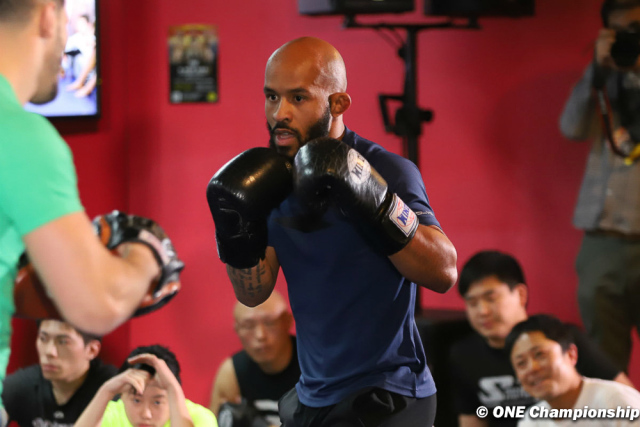 kkinnertainment's tweet photo. Demetrious Johnson supports social media influencers fighting: 'These guys are training like full-time athletes' 

https://t.co/pXTlUDsCub https://t.co/EPx2lRIdo1