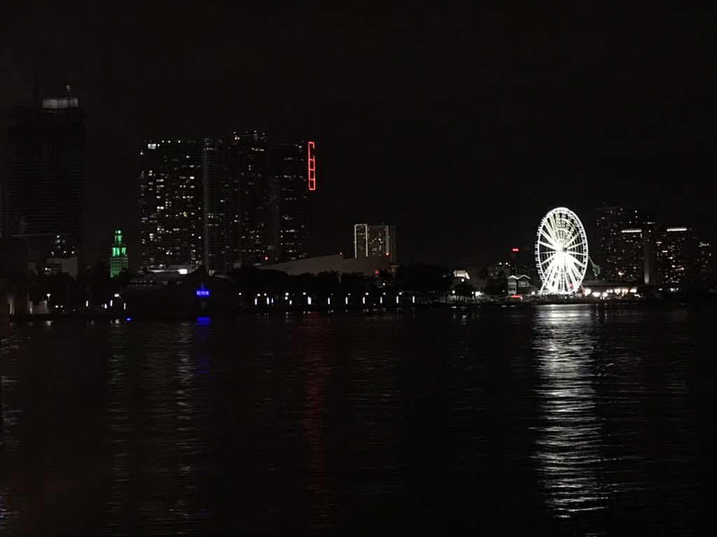 DMCSDOLPHINS's tweet photo. Friday Night Lights around our beautiful @CityofMiami getting a wellness walk in to end the week! #winwithwellness #magiccity ππ¬ https://t.co/hVW46MoMsC