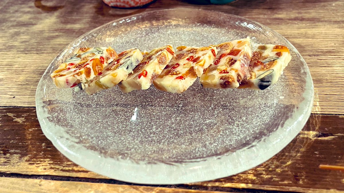 引越し前に、最後に学芸大学のひとひらに行って参りました！！

料理の美味しさ、美しさ。
ドリンクの品揃え。
お店の雰囲気。

全て大好きすぎるお店でした！！
引っ越しても定期的に行きたい。