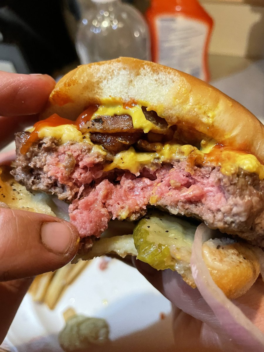 rogers_dc's tweet photo. Rough night topped off by getting our takeout home from @Applebees in Aberdeen to find BOTH burgers were completely RAW inside. Not pink, raw. #gross https://t.co/IBgcHjdKjM