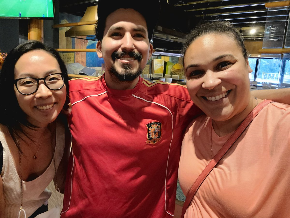Ms_Robertson84's tweet photo. Had lunch with my co-advisees since we are all vaccinated. It was so amazing to hear Dan tell Mia how he has her back like I told him a year ago. Adding to my squad because it's crucial to have one on this journey #phdlife #masonsadvisees #antiracistSC #futureDrs #counselored https://t.co/JPmL24yg2Y
