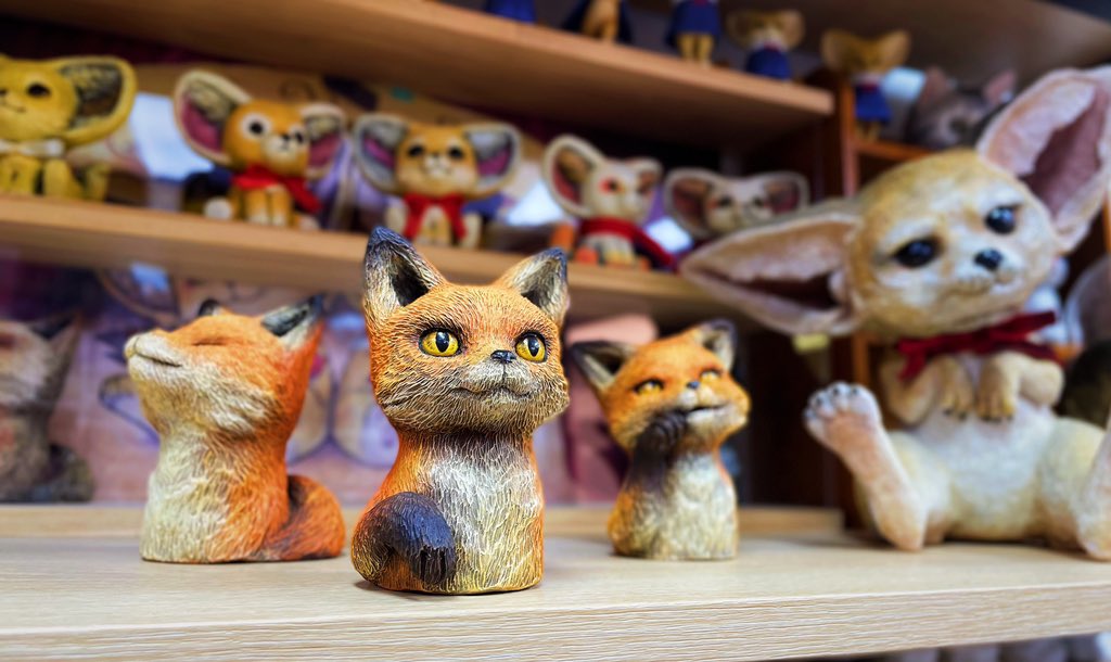 IcyWhiteYoyo's tweet photo. Do you still remember the Red fox who led the little girl into a parallel world in the Kenneth story book - “Sleepover" ?
#kennethfox #artwork #redfox #painting #sculpture https://t.co/7nroWoDNQe
