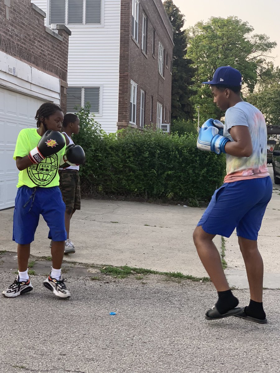 Boxing Out Negativity tweet media