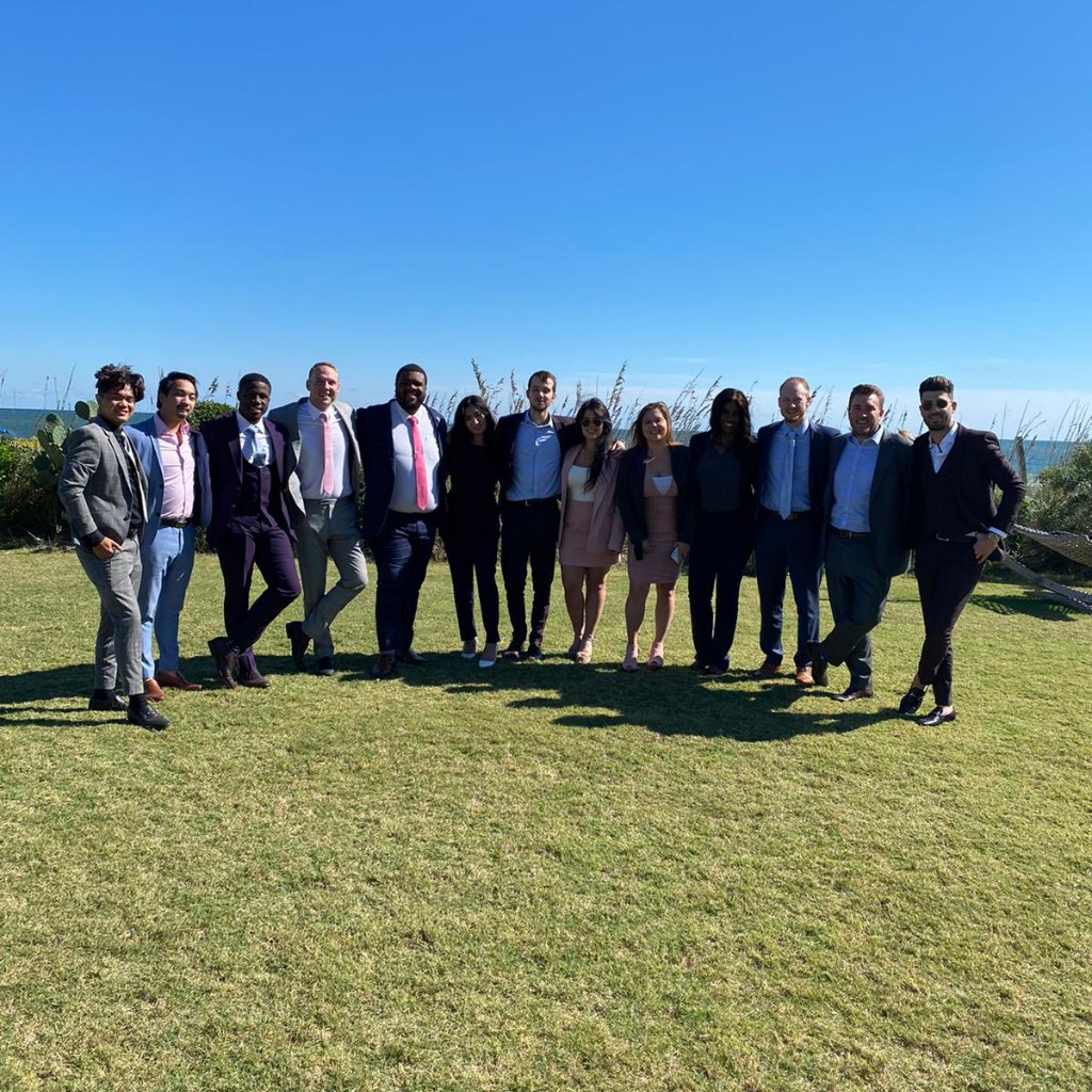 SupremeEliteUsa's tweet photo. Squad goals achieved!
#throwback #leadership #makingmemories #networking #hardworkpaysoff https://t.co/uMiYndulVg