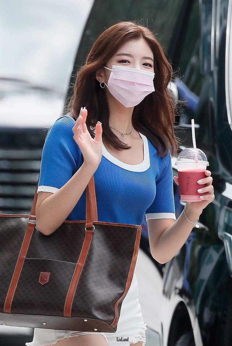 ⠀
 
      ≡ @kayrupok posted!

      » airport ata
      ☌ O7 / O3 / 2O21 ; 11:48 AM
 ❝ Gosh ang qt naming tatlo. ❞

#PPGMaySweldoNa
#TaraNaSaStPeterCares
#PPGLilipadNaAngUtak
#BigyanNgTrabahoSiFior
#SaichiNlngCngle 

⠀