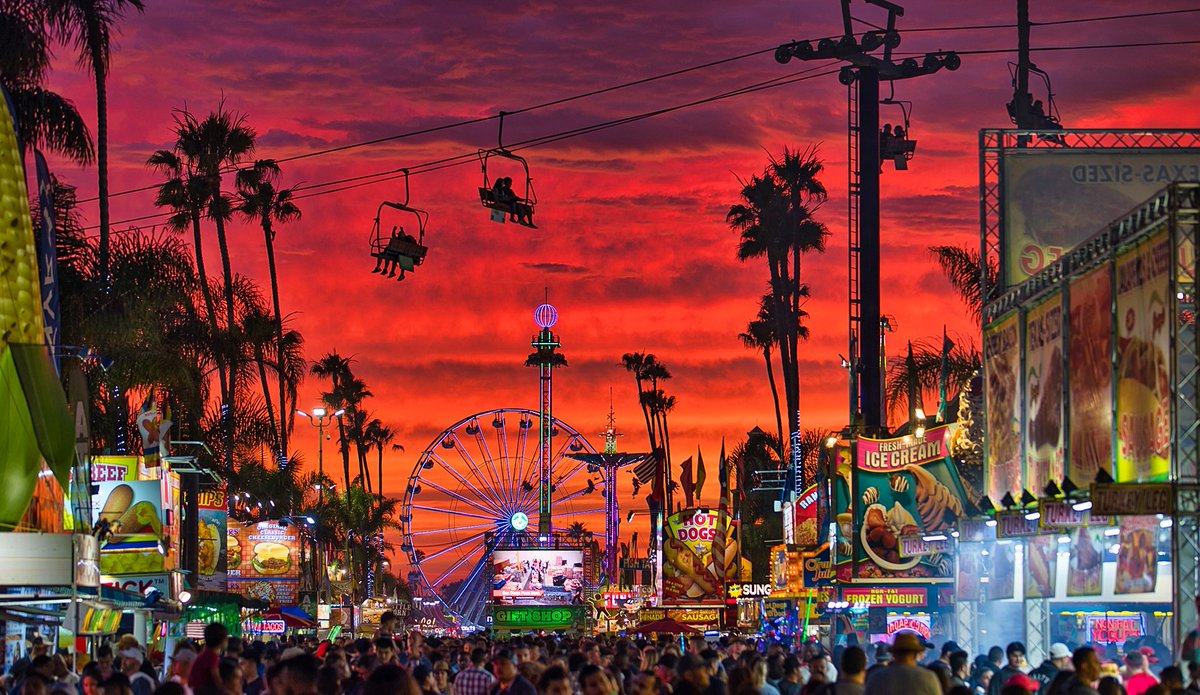 It's #Friday, and the last #weekend of the 2021 #DelMarFair 🎠🌭🎡 🥨🎢

Early start on the midway and fairgrounds, and evening crowds enjoying sunset and Pacific breezes

#SanDiegoCountyFair #SDCountyFair 💙
#DelMarFairgrounds 💙
#SDCommunityNewsGroup #DelMarTimes 🗞️