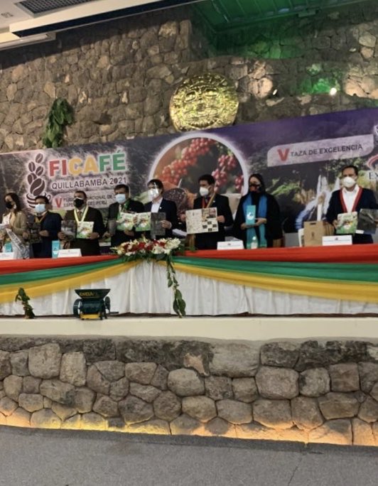 SilviaRuiz_'s tweet photo. #Ficafe2021 emotivo lanzamiento, el alcalde de Sandia pidió ser la próxima sede y nos regalo #cafedelasnubes ☕️, alcalde de Cusco nos recordó poema de #NicomedesSantsaCruz, el café, somos aroma y esencia... el café nos pide fe🙌🏻🇵🇪 cerramos con hermosa #Valicha 😍 @Dircetur_Cusco https://t.co/e9x56KSd2T