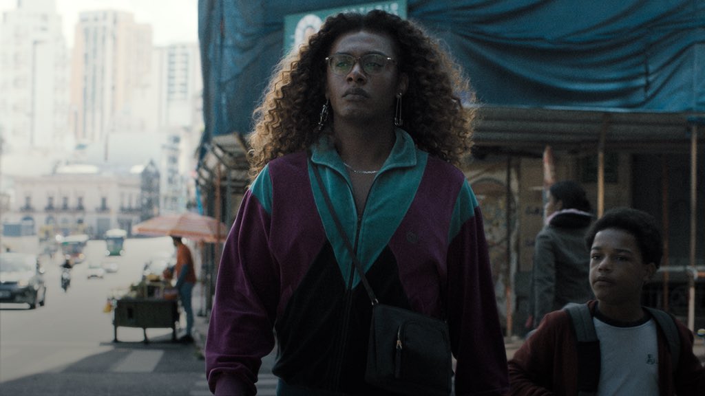 alinadurso's tweet photo. Vocês já conhecem a nova série do Amazon Prime Video? 
Manhãs de Setembro é a primeira série brasileira protagonizada por uma mulher trans.
A série relata a vida de Cassandra, que durante o dia trabalha como motogirl +
#ManhãsDeSetembro #publicidade https://t.co/b52azQLiG1