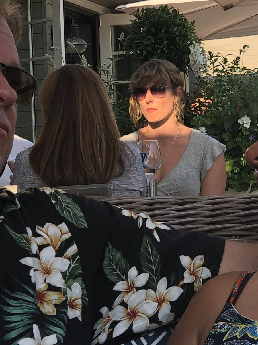 LizLundEventing's tweet photo. @taylorswift13 spotted at @CoVWayzata 🙌🏼 #lookwhatyoumademedo #TaylorSwift https://t.co/fzzlN0ULwO