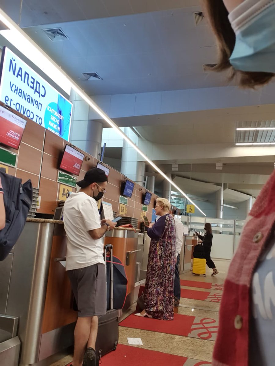 vleksuse's tweet image. Блять, с нами летит Малышева. И границу она прошла, как гражданин США. А вы и дальше смотрите телевизор😎