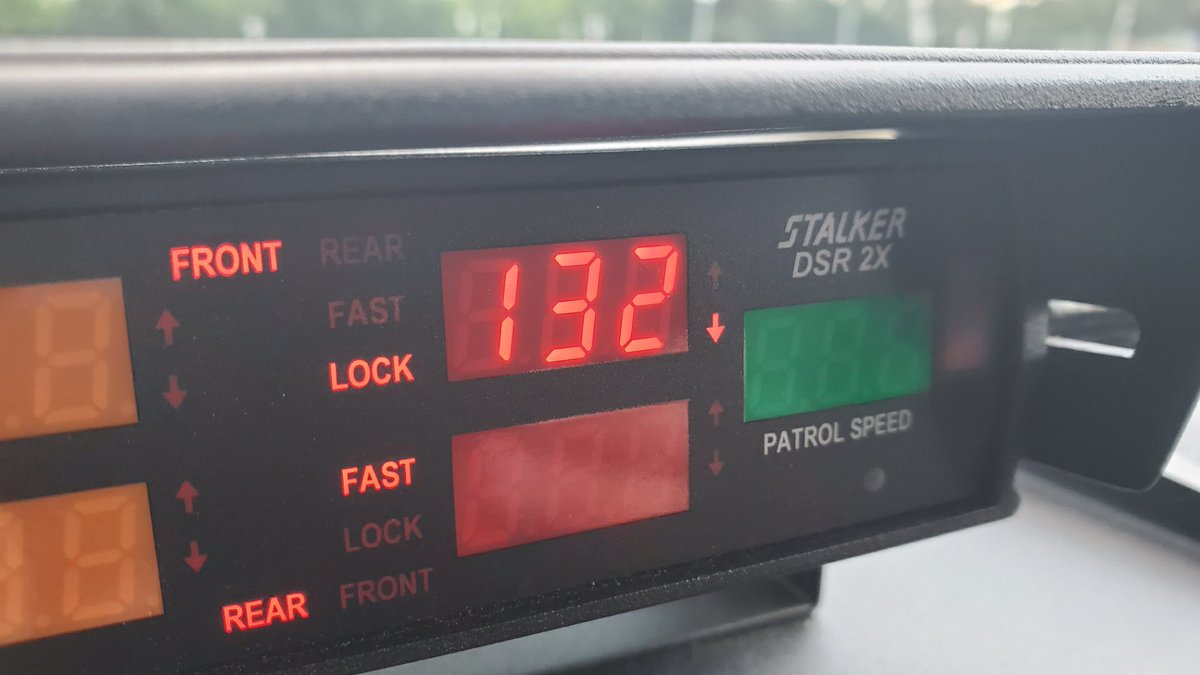 OPSTrafficCM's tweet photo. 18yr old G1 driver, unaccompanied, was stopped going 132km in a 60km/hr zone on Bronson.
Licence suspended for 7 days, vehicle seized for 14 days.
#stuntdriving #GetThereWithCare
@OttawaPolice https://t.co/YMSmmr7ZcC