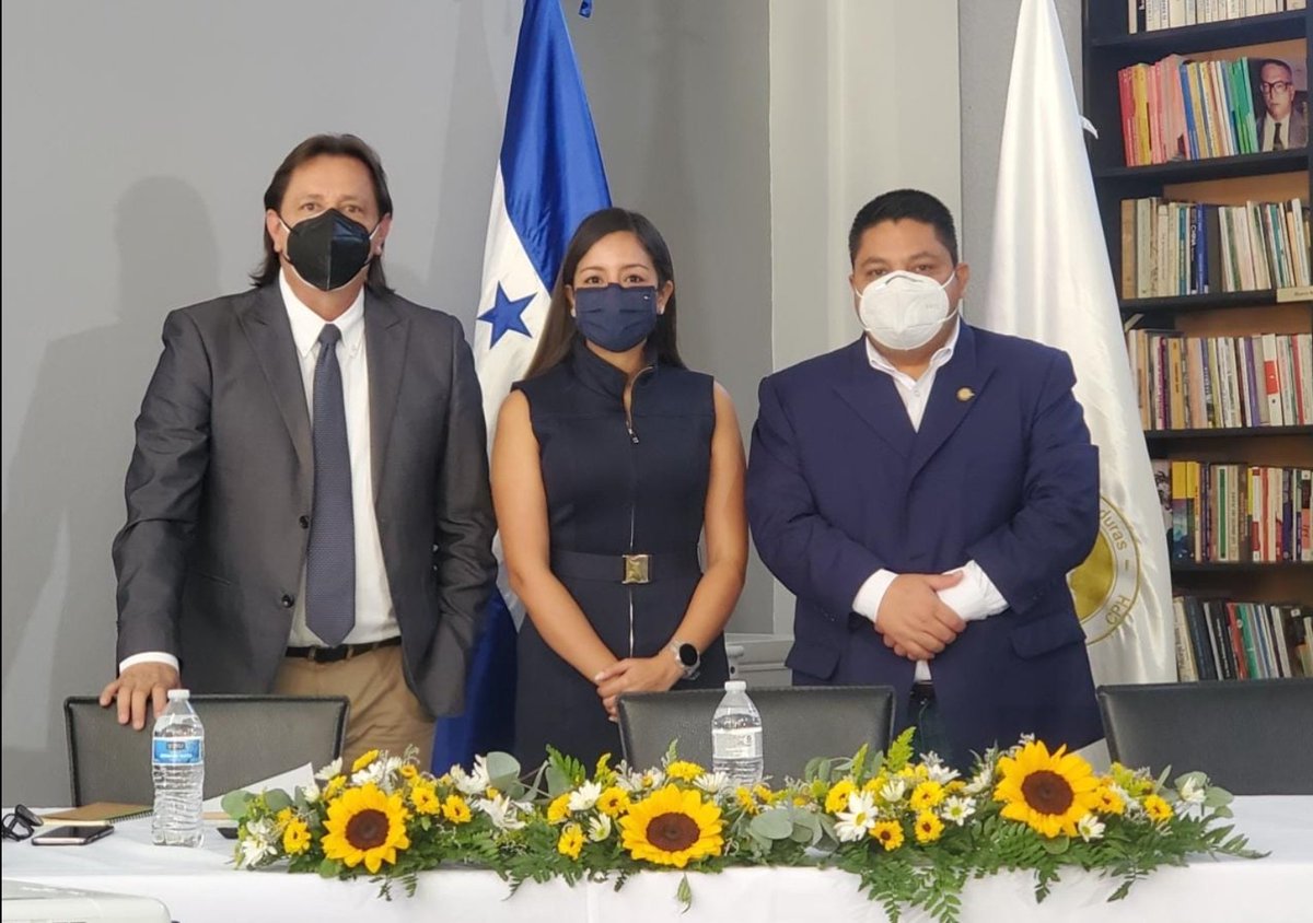 SmartComHN's tweet image. Agradecemos a nuestros aliados @ColegioPeriodi1 @Ceutec_hn y media partners que nos acompañaron en el lanzamiento del Observatorio de la Desinformación en #Honduras 🇭🇳

Ingresa a verificahn.com para conocer el estudio y reportar la #Desinformación 🔎