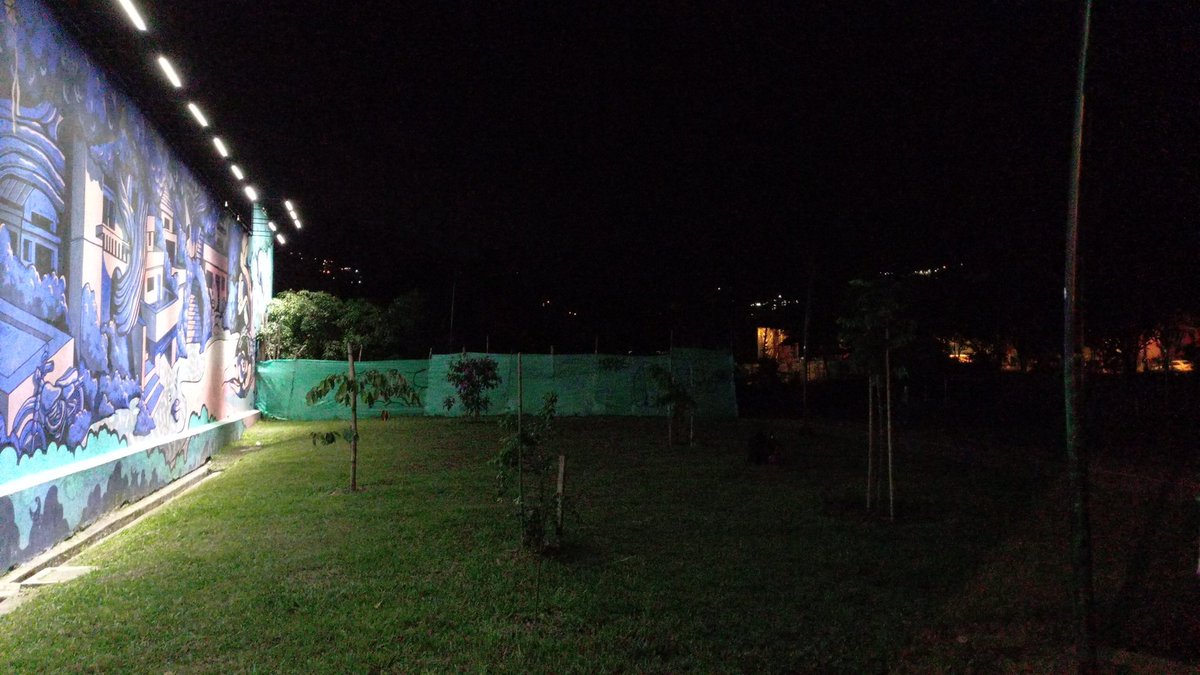 Lrm2104's tweet photo. @AlcaldiaEnv que paso con el parque del dorado? No hay luz https://t.co/pVV0iH3nAy