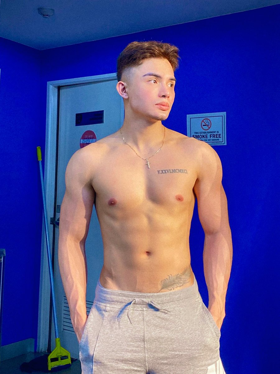 supremesixx's tweet photo. Sabi nila pag maugat daw ung kamay,
Maugat din yung ________? 🤫🤭😜 https://t.co/Z2eQc5v1bP