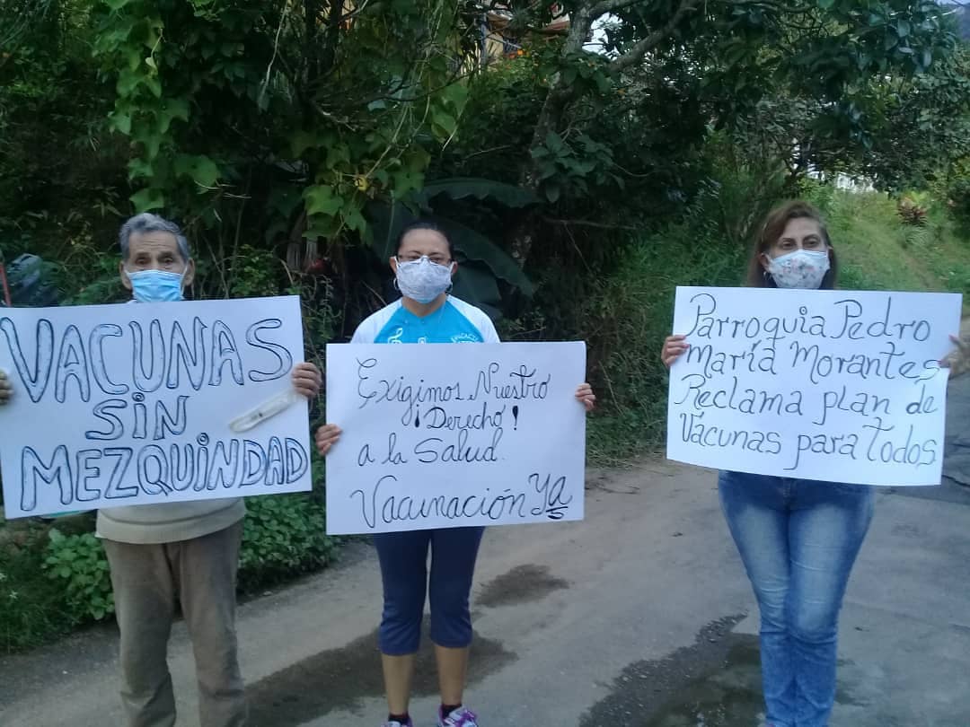 ComunidadesSc's tweet photo. @CPirineos1 se manisfesto ante la irresponsabilidad de no recibir Vacunas certificadas para toda la poblacion sin ningun tipo de preferencias.

Seguimos los ciudadanos exigiendo lo mejor para toda la poblacion.

#VacunasCertificadasYa #VenezuelaReclama #VacunasSi #ComunasNo https://t.co/RcHeE6LHGr