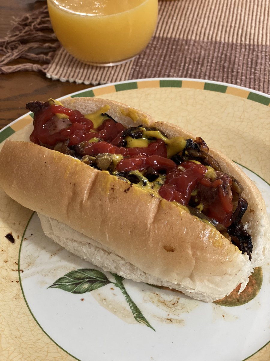 Leftover bbq pork sausage and onion, hot English mustard and tomato sauce. Late breakfast of champions. Go Knights! 🔴🔵
