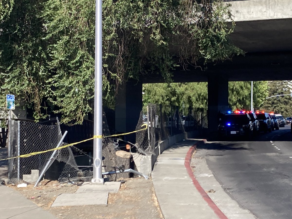 925mlbfan's tweet photo. #Concord: Concord Police on scene of a reported assault with possible serious injuries, according to scanner traffic. Location: Willow Pass Rd underneath Highway 242. https://t.co/4NGGT2aT21