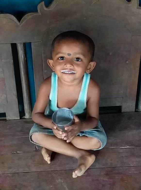 RajnandgaonDist's tweet photo. पौष्टिक भोजन से ऊर्जावान एवं स्वस्थ रहेंगे बच्चे : कलेक्टर श्री तारन प्रकाश सिन्हा

सघन सुपोषण अभियान के तहत मानपुर विकासखंड में कुपोषित बच्चों एवं गर्भवती माताओं के सुपोषण की दिशा में उठाए गए कारगर कदम

सुरूचिपूर्ण पौष्टिक आहार का स्वाद ले रहे बच्चे
@MinistryWCD https://t.co/jfDIO5R9NM