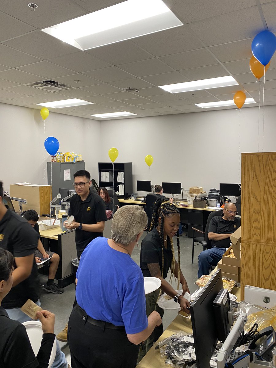HRFelix65's tweet photo. Aurora Twilight discussed the seven steps to effective training, then celebrated PT sup appreciation week by eating some Olive Garden. Thanks to all PT sups for your leadership each and everyday #ptsupsrock @CharlieBeswick @jeffhodges_ups https://t.co/8C7gy5HC42
