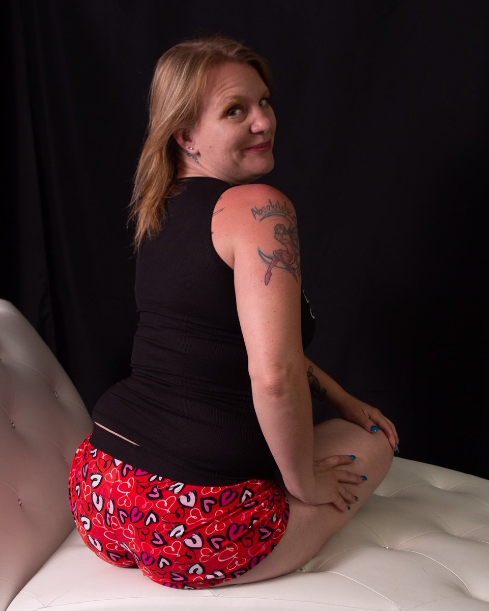 LexiQuinn6's tweet photo. #pjtime with me
#onlyfans #sacramentomodel #tattoo #916model #inkedmodel #published #sexystoner #blondie https://t.co/6hAAAw7098