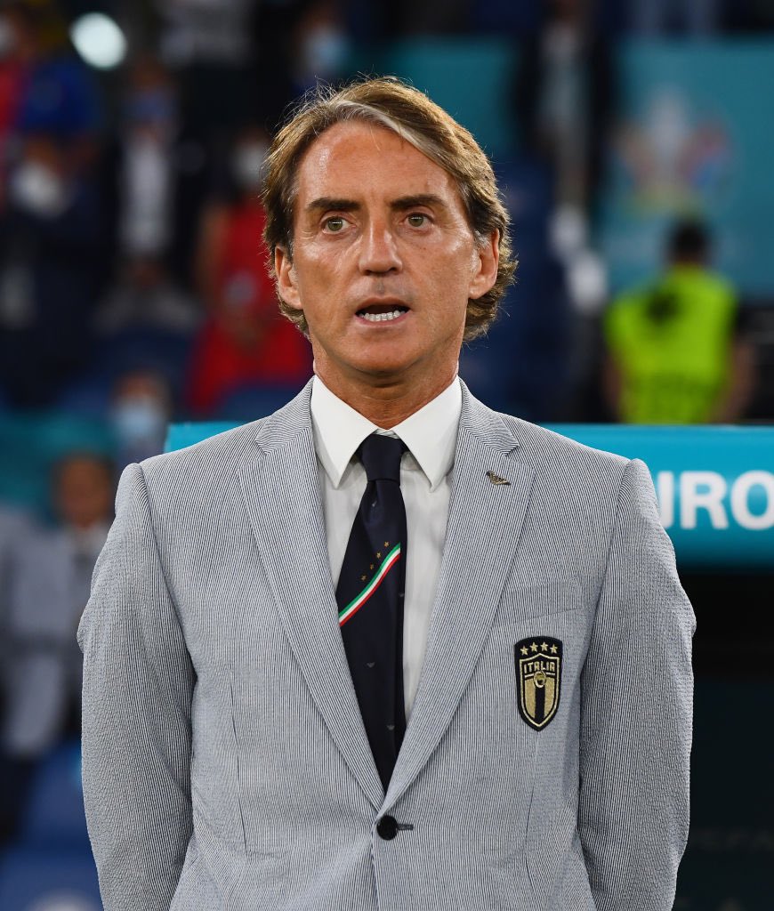 K イタリア代表のコーチ陣着用してるアルマーニのスーツかっこよすぎるんよな T Co Jnjvlqnuep Twitter