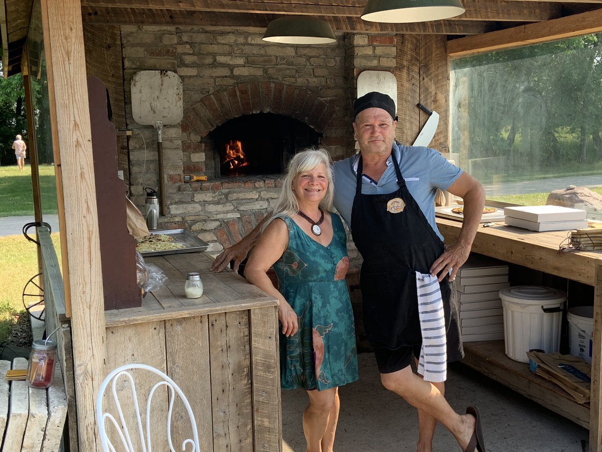 WayneEwaskoMLA's tweet photo. Thank you @jennydupas and Chef Michel for the pizza tonight. Check out @MoonGateGuestHouse next time you’re by Whitemouth or Elma. Worth the trip! 👍#EastmanMB #tourism https://t.co/ox6CSjlQLk