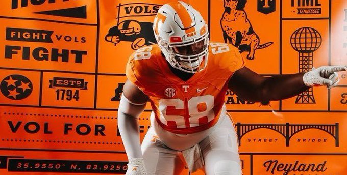 Cass Tech 2022 OT Masai Reddick has committed to Tennessee

football.thedzone.com/news/cass-tech…