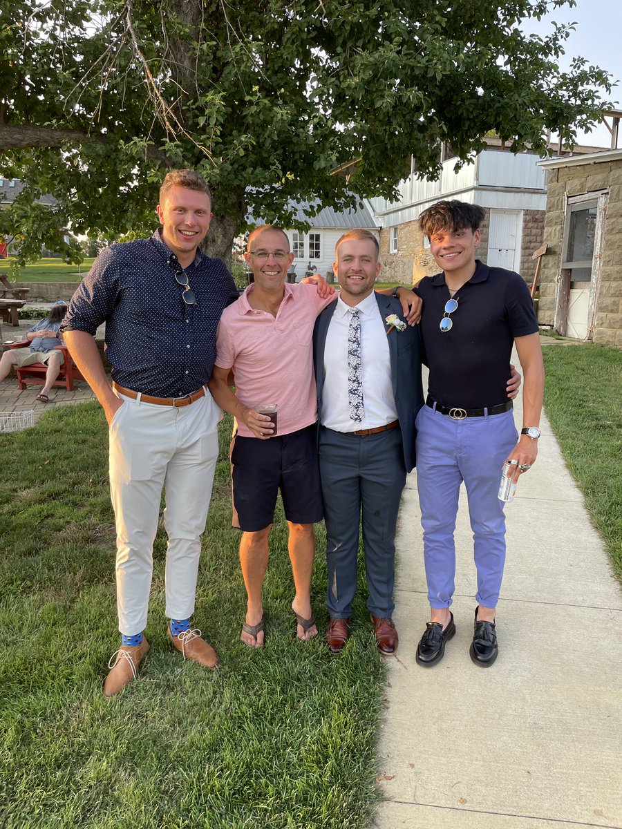 AugsburgSoccer's tweet image. @macdaddydiesell gets married and Holker shows up in shorts. Classic!