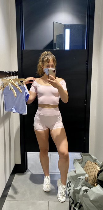 Which colour fits me best ? 😍💗💜 A- #Pink B- #Purple https://t.co/ROEaXW1WUC<a href="/tag/pink"class="tags">#Pink</a><a href="/tag/purple"class="tags">#Purple</a>