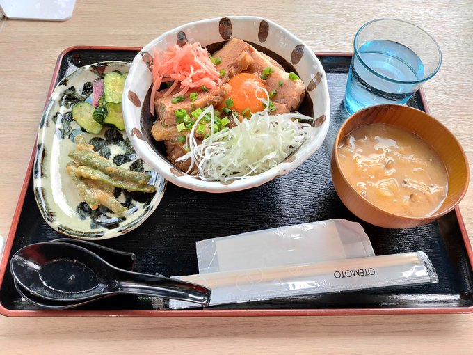 うまラフテー丼すぎた 