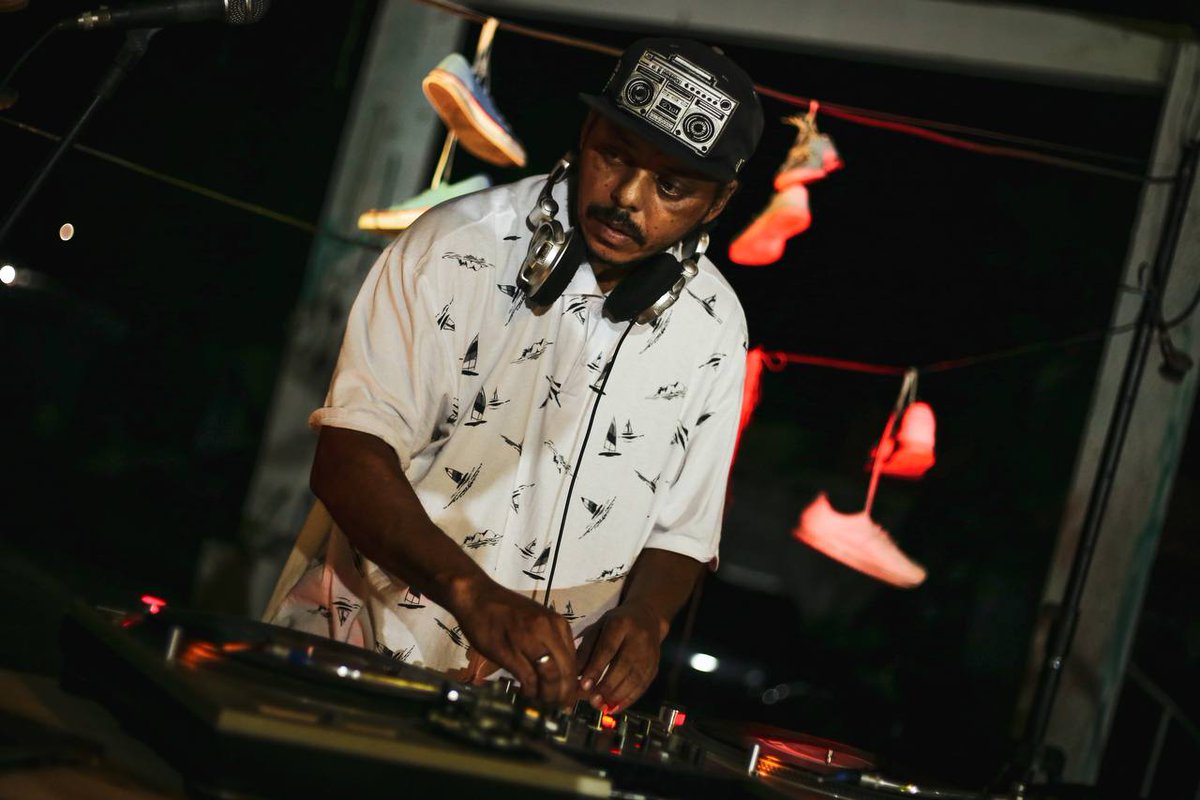 pretaforma's tweet photo. LIVE PESADONA! 🔥

O sextou do PRETAFORMA foi com set da Quilombo Louco Beats no YouTube.

Um salve ao DJ Ptk criador da Quilombo Beats, e convidados Mc Raifran e Mc Narcolirista. 

Perdeu? A live tá salva no nosso canal no YouTube! 

📷: @cururudorio https://t.co/wRBjY1uRxF