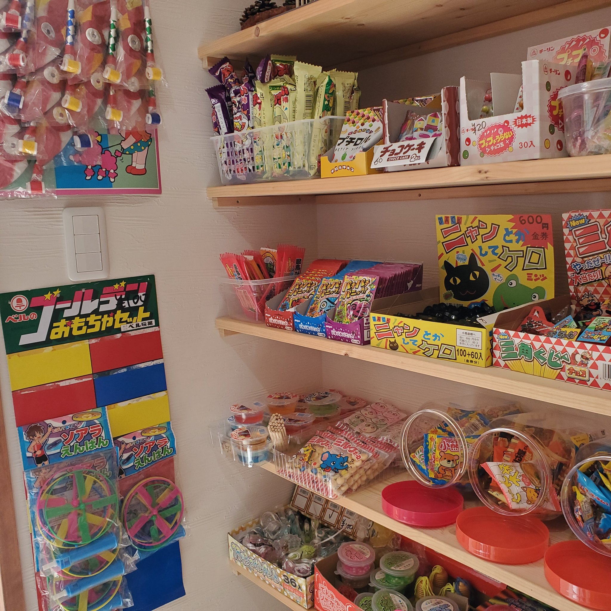 駄菓子屋バー ボドゲカフェ ベネチ屋 駄菓子屋はじめました 3 着物レンタルサロンベネチ屋 名古屋 人力車ベネチ屋 駄菓子屋みうらん T Co Odi9lbtjjn Twitter