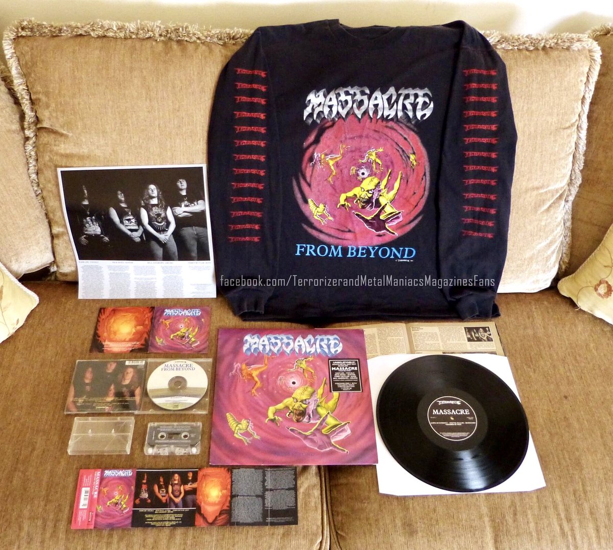 Darkvalerious's tweet image. Debut album by @MassacreBand rel July 1st, 1991 by @EaracheRecords The LP was re-released with a different cover and the #InhumanCondition EP as bonus tracks.
The cover art was painted by #EdRepka and was based on the story of the same name by #HPLovecraft #FromBeyond #DeathMetal