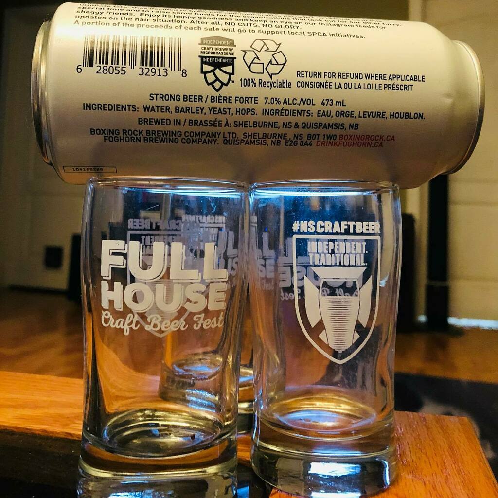 Friday night hockey and beer, care of <a href="/boxingrock/">市川秀幸</a> &amp; <a href="/drinkfoghorn/">FOGHORN BREWING CO.</a>. Thx <a href="/cdncraftbrewers/">Canadian Craft Brewers Association</a> #showtheseal instagr.am/p/CQ2LfMSJxhr/