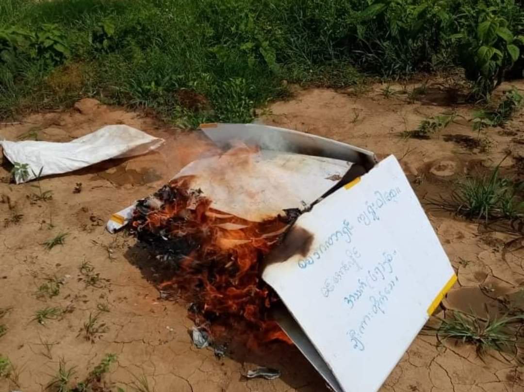 Tw//fire
Funeral of #MurdererMinAungHlaing was held by youths from Pinlebu on his Birthday.
#July3RevileStrike
#WhatsHappeningInMyanmar
