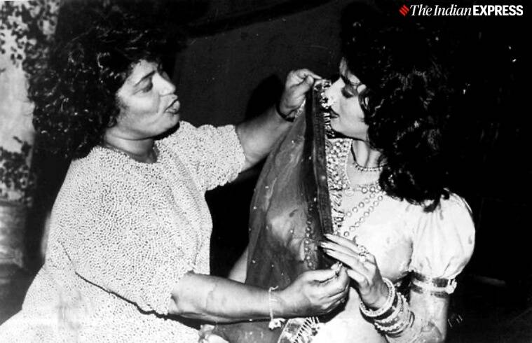Remembering the amazing choreographer #SarojKhan on her first death anniversary.
Thank you for giving us amazing sequences with our beloved @MadhuriDixit mam!
You're being dearly missed 🙏 💗🙏