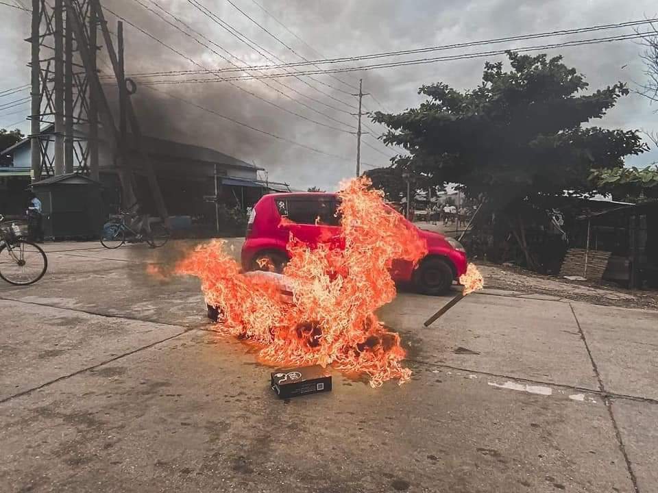 RvlBurma2's tweet photo. #MurdererMinAungHlaing funeral was held on July 3 in #South_Dagon,  Min Aung Hlaing's birthday was cremated and against the military dictator.

#WhatsHappeningInMyanmar 
#July3Coup https://t.co/9POlOdtWyC
